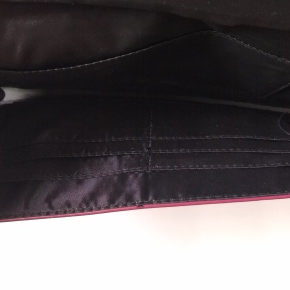 🌸2/$15 sale! GUESS Sandy Travel Clutch in Wine Snake - Picture 6 of 6